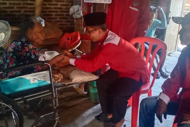 Jumat Barokah Bamusi DPC PDI Perjuangan Lampung selatan Melaksanakan Giat sosial