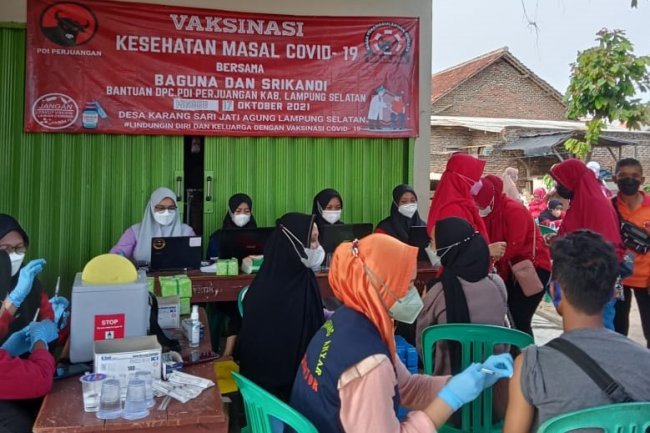 Vaksinasi BAGUNA DPC PDI Perjuangan Kabupaten Lampung Selatan  Di Desa Karang Sari Kecamatan Jatia Aung Kabupaten Lampung Selatan