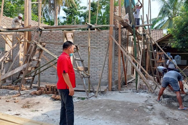 Suhar Pujianto Tinjau Bedah Rumah di Palas