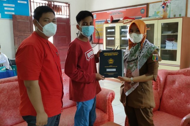 Kader PDI Perjuangan  Bantu Siswa di Natar