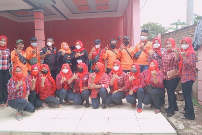 Baguna Dan Srikandi PDI Perjuangan Lampung Selatan Gelar Vaksin Ke 2 di desa Karang Sari Kecamatan Jati Agung Lamsel (sabtu,27/11/21)  