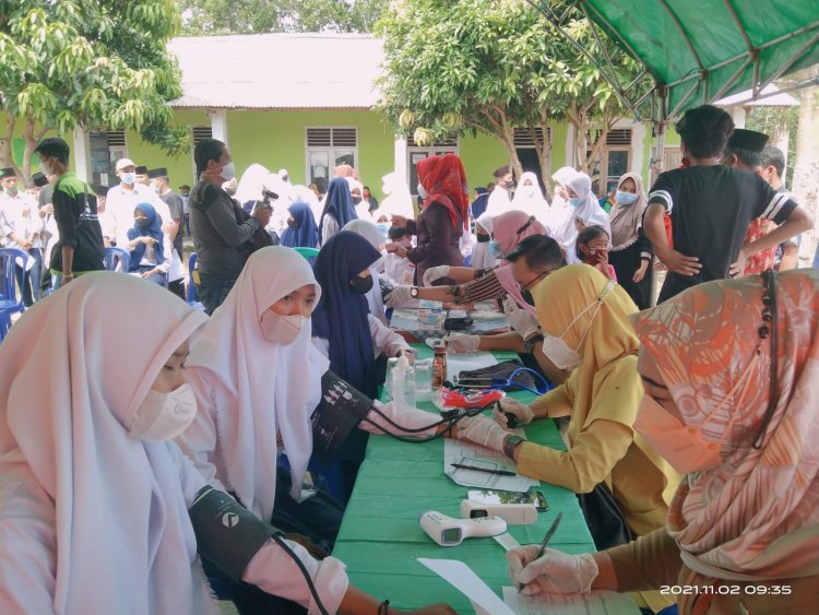 Rosdiana Kembali Gelar Vaksin dan Baksos