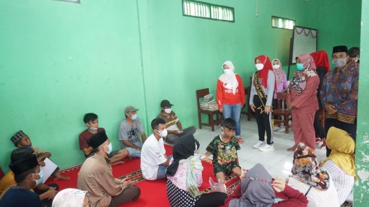 Duta Vaksin Bunda Winarni Meninjau Pelaksanaan Vaksinasi Covid 19 di Kecamatan Rajabasa