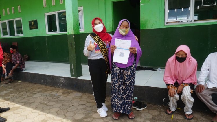 Duta Vaksin Bunda Winarni Meninjau Pelaksanaan Vaksinasi Covid 19 di Kecamatan Rajabasa