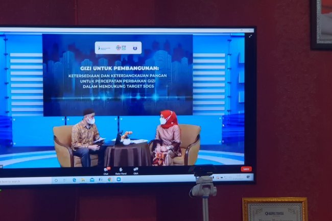 Hj.Winarni Nanang Ermanto Menjadi Narasumber Webinar Gizi untuk Pembangunan
