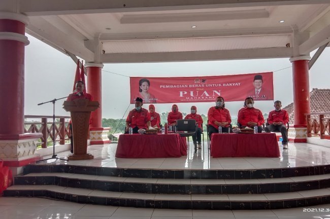 Bapak Sudin,SE Serahkan 15 ton beras  Mbak Puan Maharani untuk Masyarakat Lampung Selatan