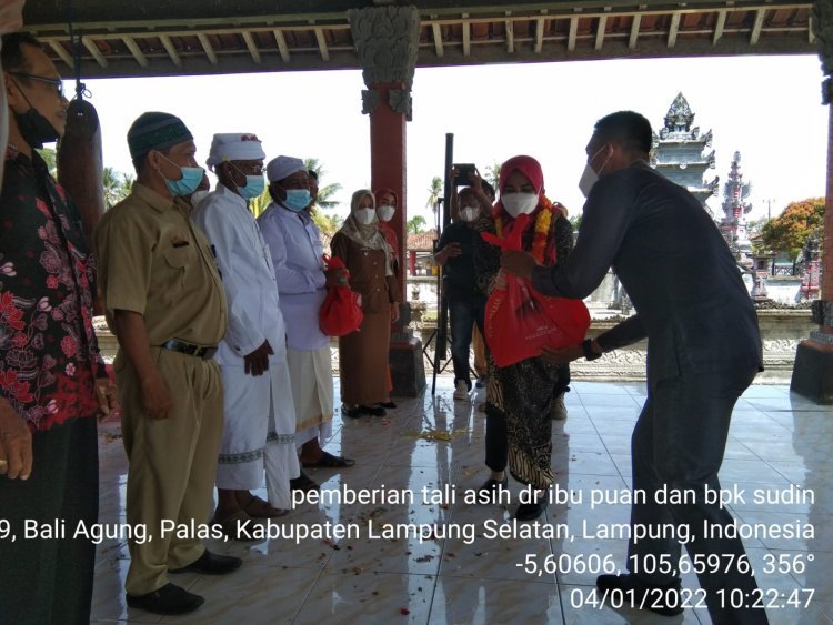 Silaturahmi Bunda Hj. Winarni Nanang Ermanto dengan tokoh masyarakat desa Bali Agung Kec.Palas