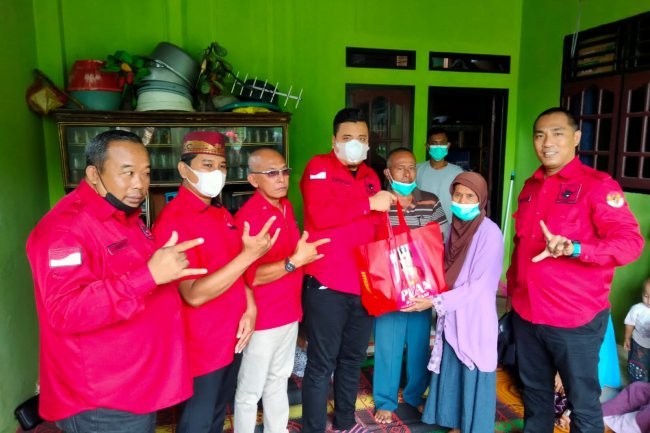 BBHAR SALURKAN  BANTUAN SEMBAKO BAGI WARGA KURANG MAMPU DAN ANAK YATIM