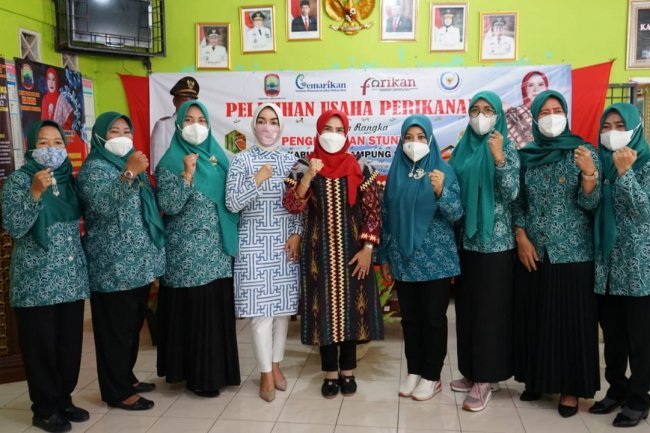 Winarni Nanang Ermanto Buka Pelatihan  Pelaku Usaha Perikanan Untuk Kader Posyandu