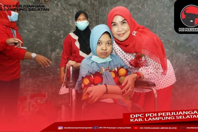 Ketua Tim Penggerak PKK Lampung Selatan Berikan Bantuan dan Santunan Kepada Warganya Yang Membutuhkan.