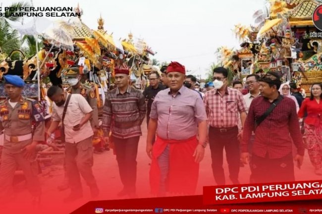 Bupati Lampung Selatan H. Nanang Ermanto menghadiri upacara Keagamaan Umat Sedharma di Desa Sidoharjo Kecamatan Way Panji Kabupaten Lampung Selatan.
