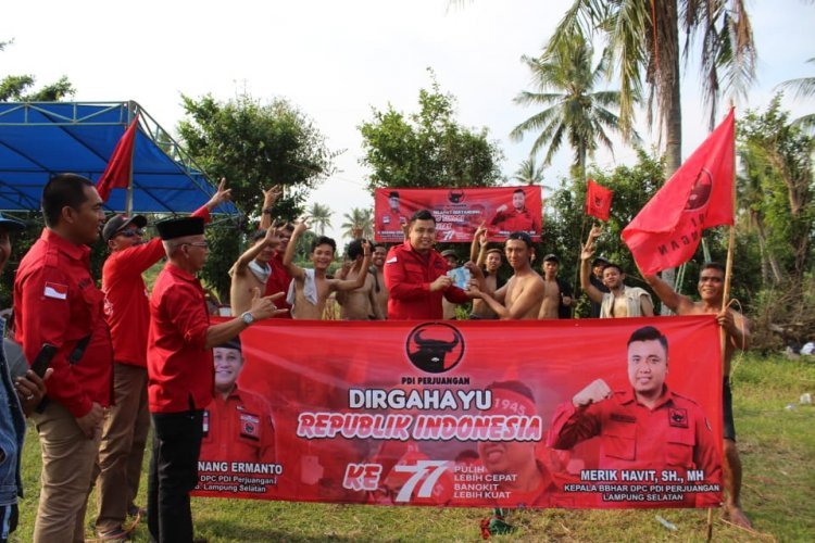 BBHAR DPC PDI Perjuangan Lampung Selatan Gelar Lomba Panjat Pinang Hut RI ke-77 