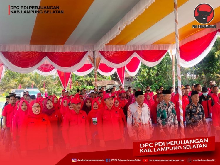 Kepala  BPEK PDI Perjuangan Lampung Selatan Bagikan Sejuta Bibit Nila ke Pokdakan