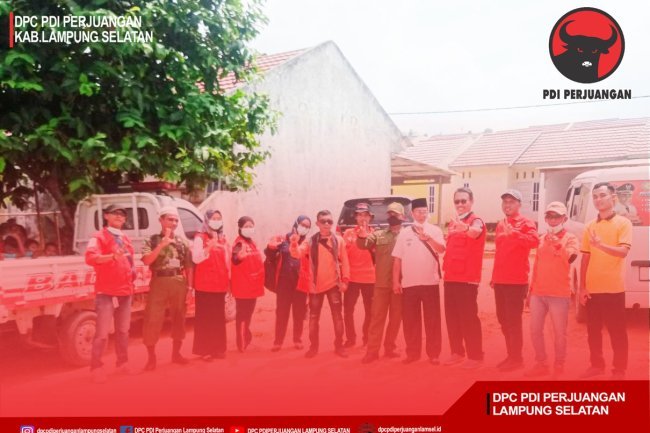 BAGUNA PDI Perjuangan Kabupaten Lampung Selatan Bersinergi Dengan Pemdes Tanjung Baru Dan UPT Puskesmas Merbau Mataram Lakukan Fogging Cegah Penularan DBD