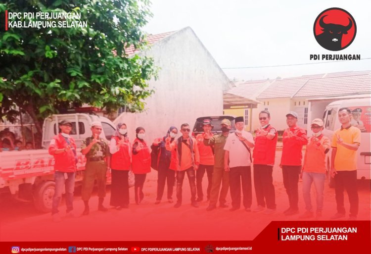 BAGUNA PDI Perjuangan Kabupaten Lampung Selatan Bersinergi Dengan Pemdes Tanjung Baru Dan UPT Puskesmas Merbau Mataram Lakukan Fogging Cegah Penularan DBD