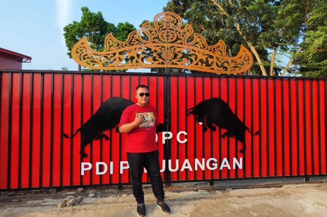 Ketua DPC PDI Perjuangan Lampung Selatan Nanang Ermanto Meninjau Pembangunan Aula Pertemuan