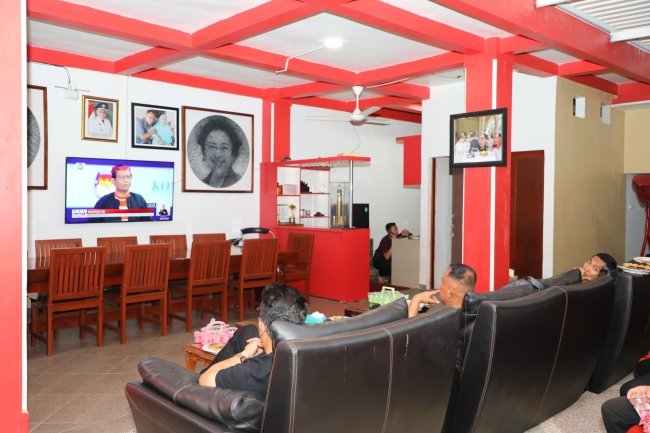 Ketua DPC PDI Perjuangan Kabupaten Lampung Selatan Menggelar Nonton Bareng Debat Cawapres 2024