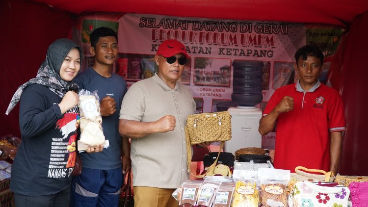 Jajaran DPC PDI Perjuangan Kabupaten Lampung Selatan Meninjau UMKM Pra Safari Atikoh di Kecamatan Tanjung Bintang