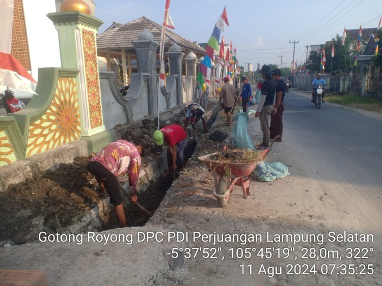 DPC PDI Perjuangan Lampung Selatan Gelar  Gerakan Operasi Bersih Sampah 