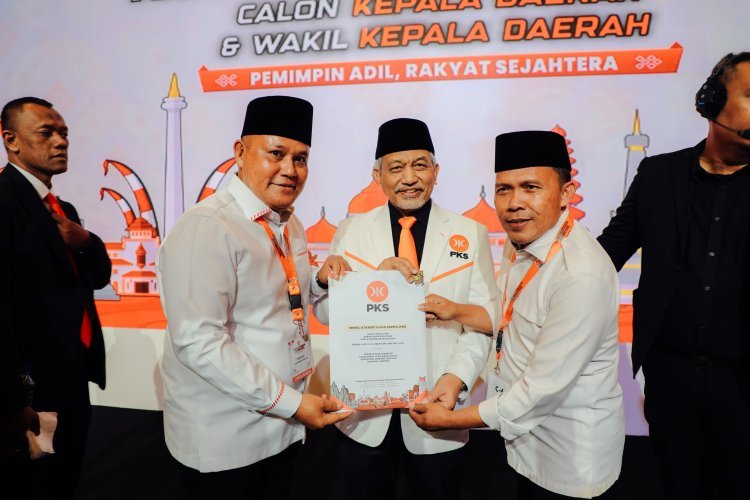 Presiden PKS Ahmad Syaikhu Resmi Serahkan Dukungan  Maju Pilkada Ke Nanang Ermanto - Antoni Imam