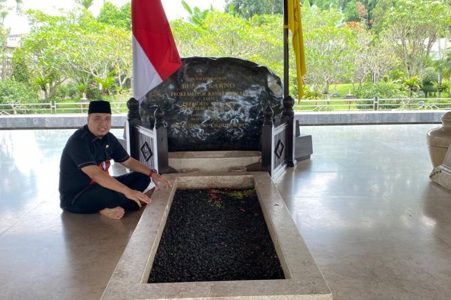 Momentum Ramadhan, Merik Havit Napak Tilas Ke Makam Bung Karno