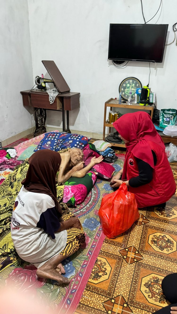 DPC PDI Perjuangan Lampung Selatan Bagikan Paket Sembako Pada Moment Hari Bulan Bung Karno 2025