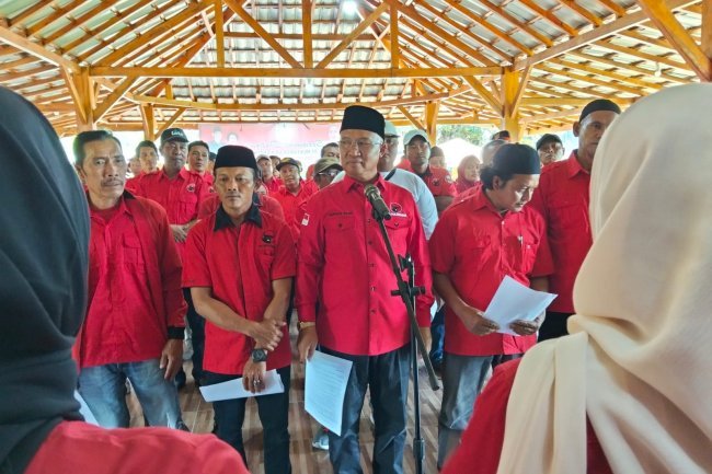 Mukhlis Basri Terima Tugas Jadi Ketua Ranting PDI Perjuangan Desa Marga Agung