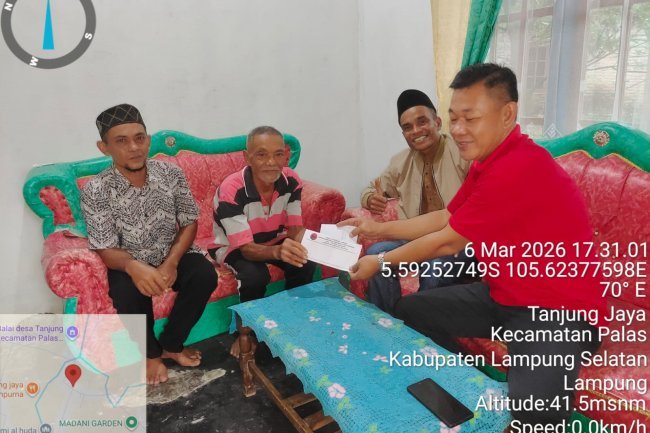 DPC PDI Perjuangan Lampung Selatan Salurkan Bantuan Kepada Korban Kebakaran di Kecamatan Palas