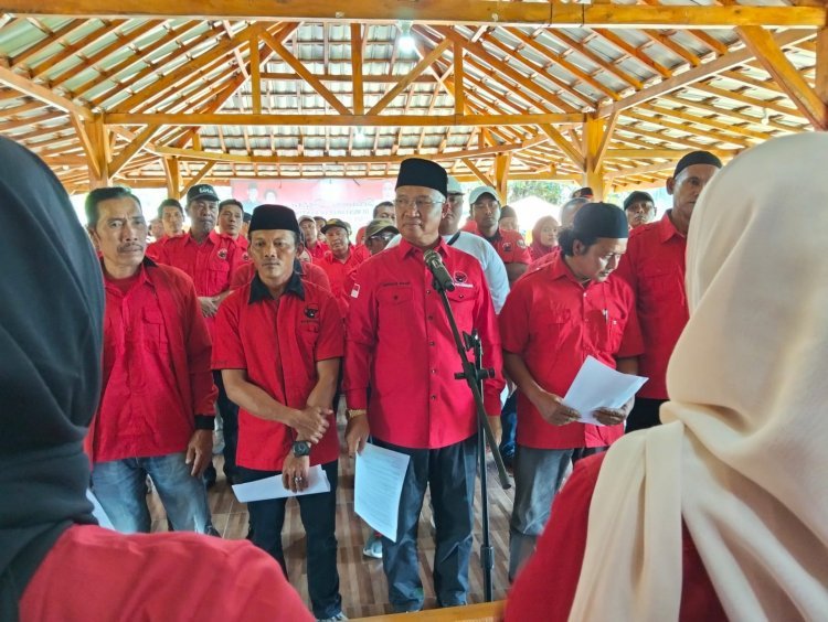 Mukhlis Basri Terima Tugas Jadi Ketua Ranting PDI Perjuangan Desa Marga Agung