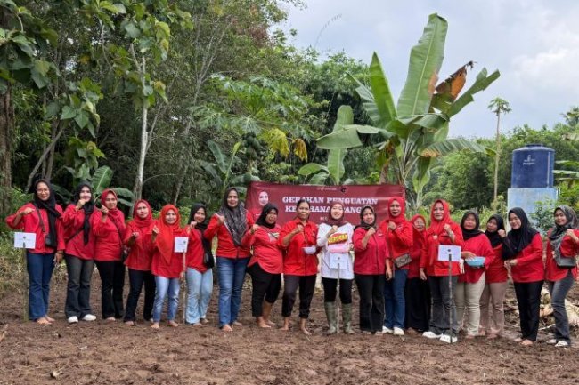 Semangat Kartini 2026, Ketua DPC PDI-P Lamsel Dorong Kemandirian Pangan